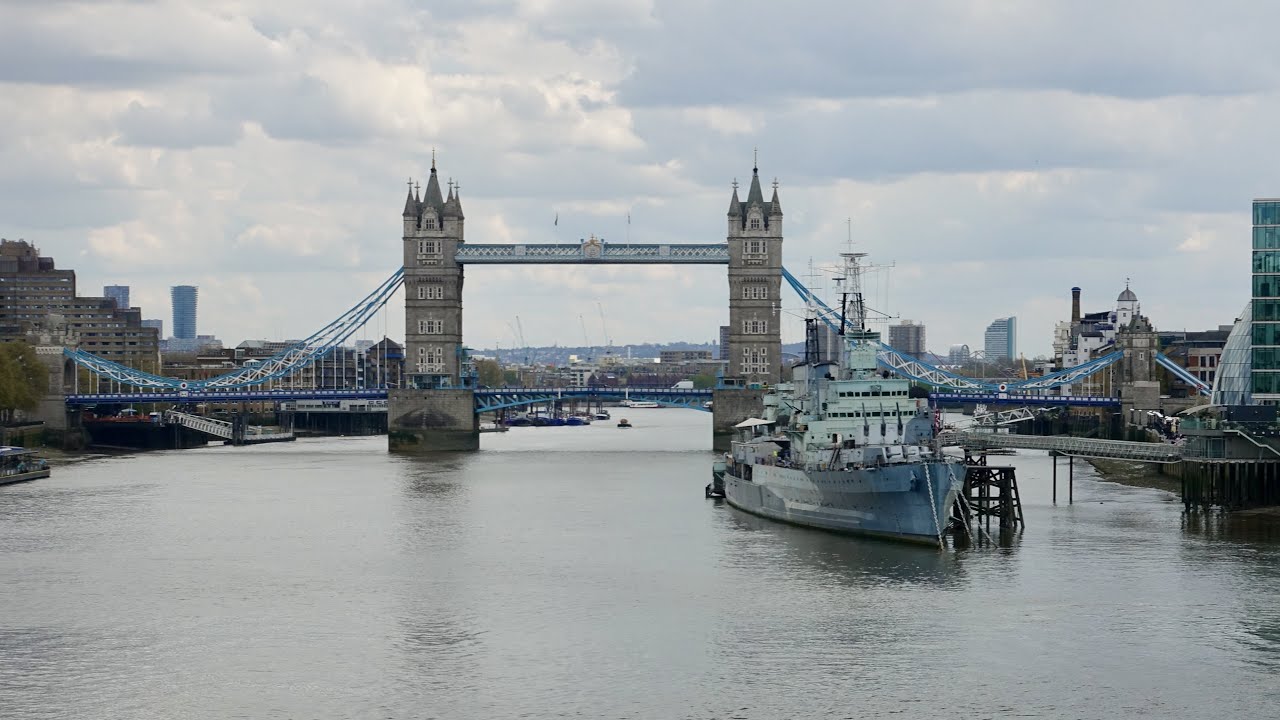 London Walk - Bank to Tower Bridge - Subtitles