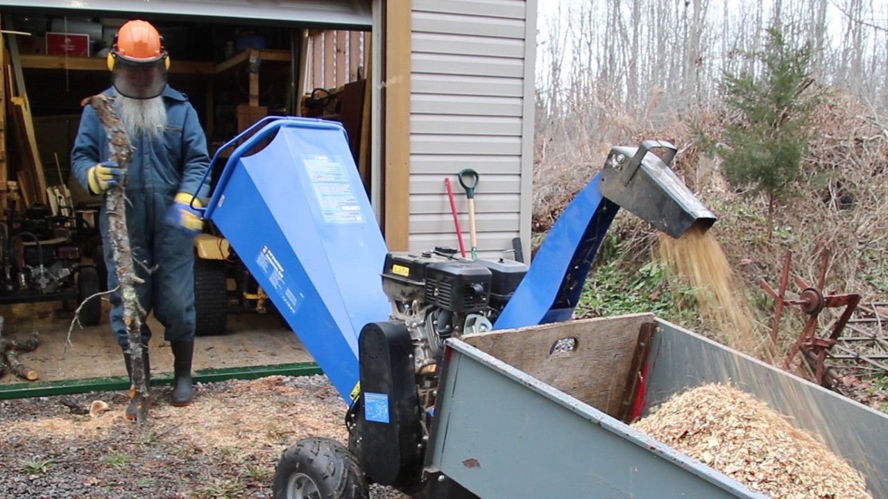 Making apple smoker wood chips ft. the Powerfist 420cc / 15hp wood chipper
