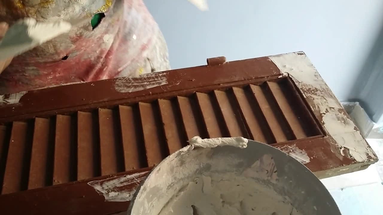 طريقه صيانه الخشب المدهون للمبتدئين  بطريقه سهله وبسيطه....How to paint wood with glossy oil