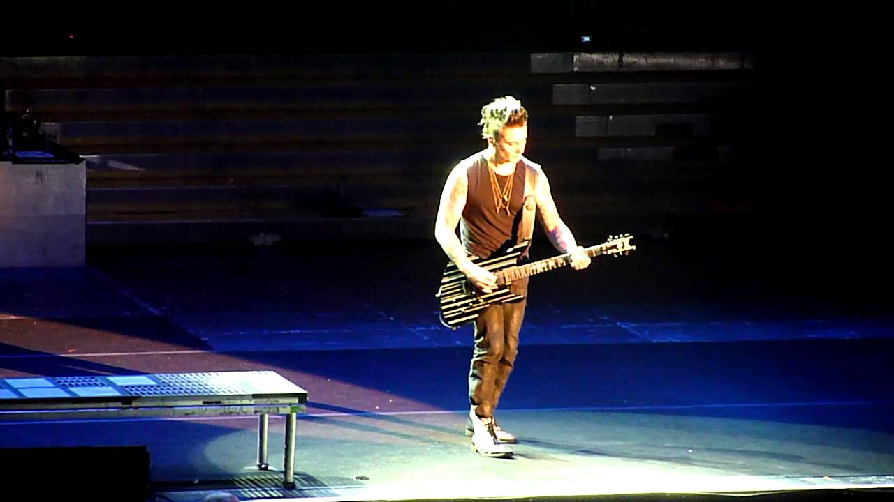 Avenged Sevenfold - Guitar Solo / Band Jam Session @ The O2 - Dublin (3.12.13)