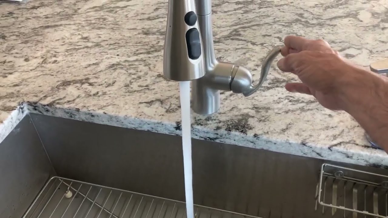 Обзор кухонного смесителя KOHLER 596 против Simplice с выдвижной лейкой и тремя режимами струи