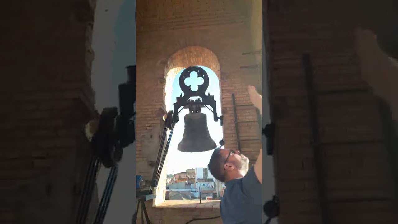Primera llamada a misa en la parroquia Purísima Concepción ( Bétera )