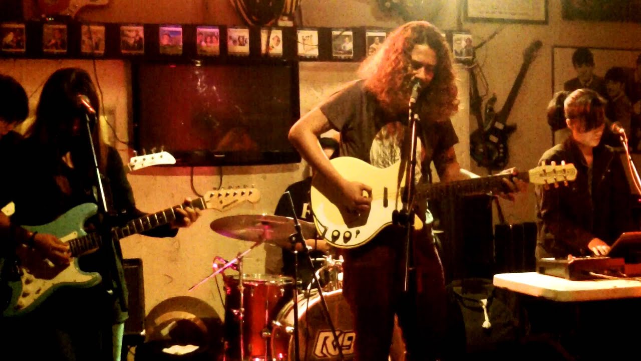 Washington Drama Club - Sleeping In (Live at Route 196)
