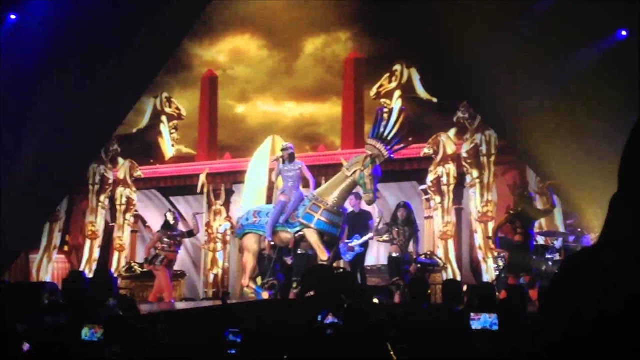 Live Katy Perry @HalleTonyGarnier Lyon 2015 ~ Charlie XCX
