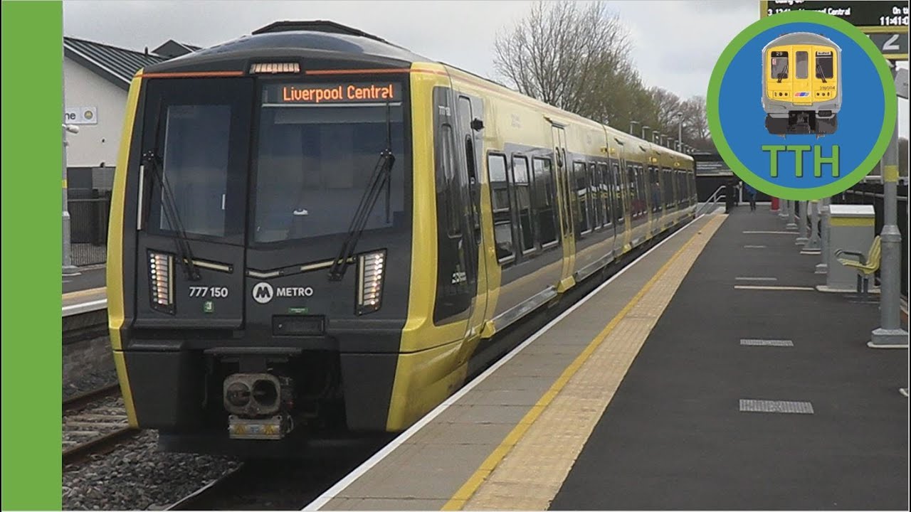 Trains at Headbolt Lane