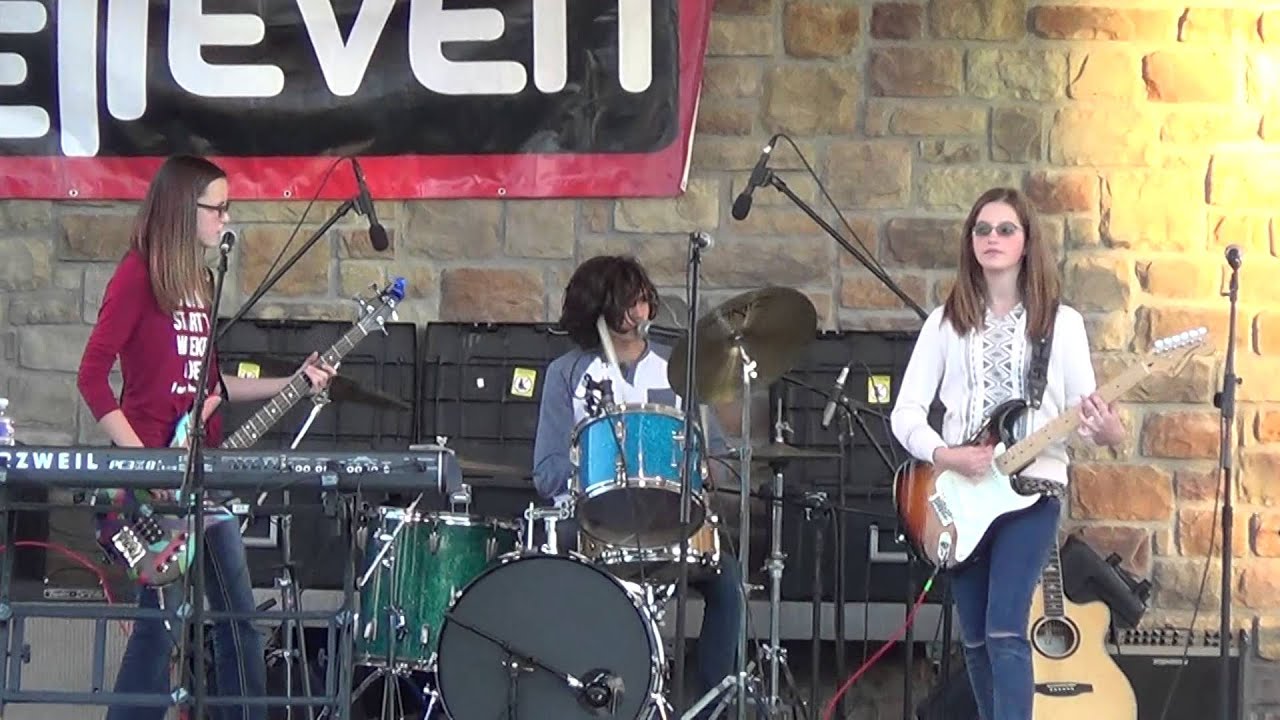 Robbie Matthews w ELLEVEN do Blitzkrieg Bop-RAMONES at Gladfest 10/2/15