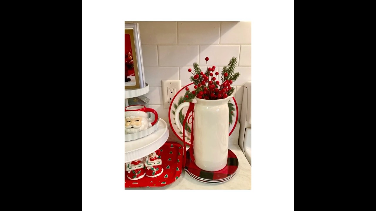 Sweet & Simple Christmas Vintage Kitchen Decor Ideas #christmas #vintage Christmas#Christmas kitchen