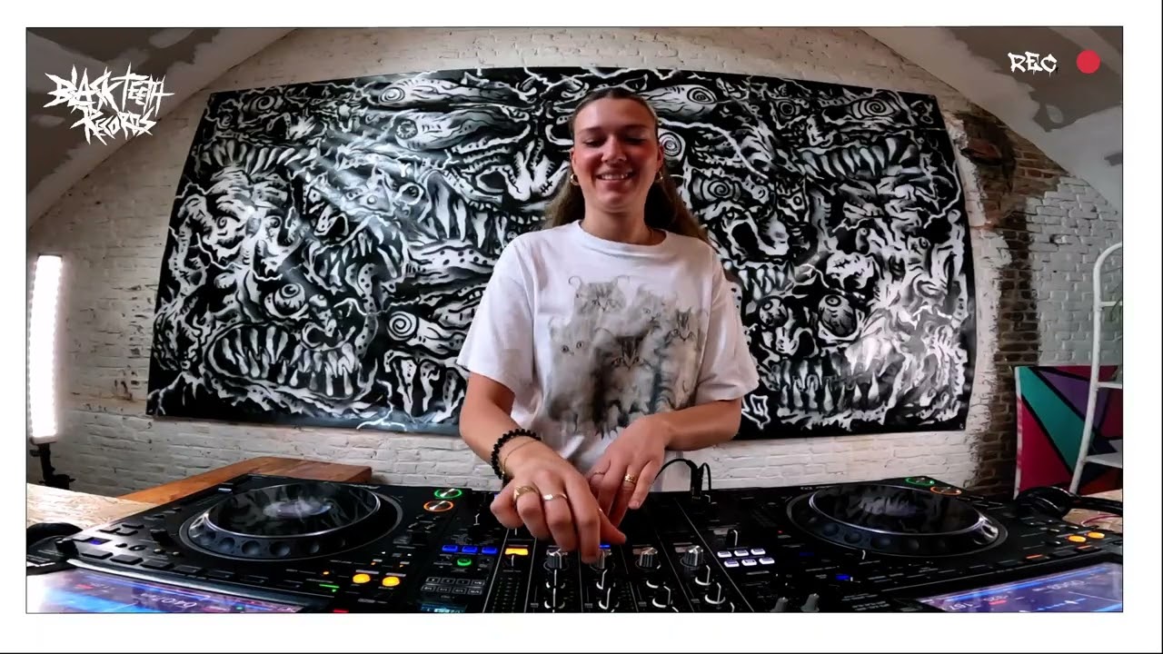 Black Teeth Radio: Astra Amora Collective with Charlotte Preckler 06/04/2025