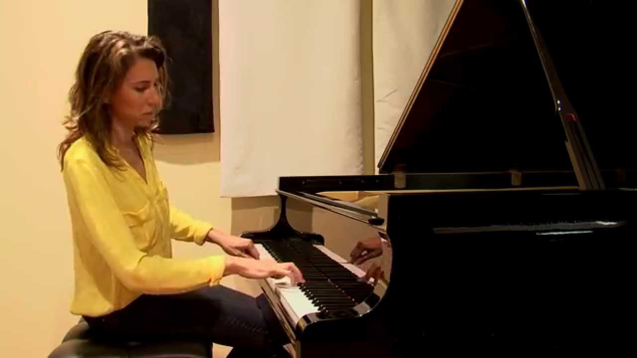 HAPPY - Pharrell Williams - (Piano Cover) Valérie MARIE