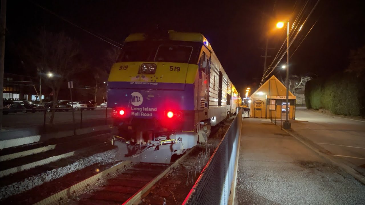 LIRR: #567 and #568 at Glen Head on a windy Thursday night 1/15/26