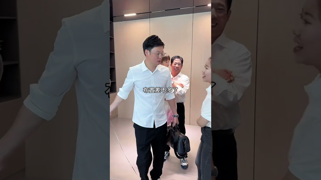 今天是我的生日，一起床就收到了乐乐文文送给我的礼物，看着两个孩子健康成长心里非常欣慰，都说儿子的生日是母亲的受难日，是妈妈把我带到这个世界给我一个完整的家，全心全意的为我们付出，所以今年我想过一个不