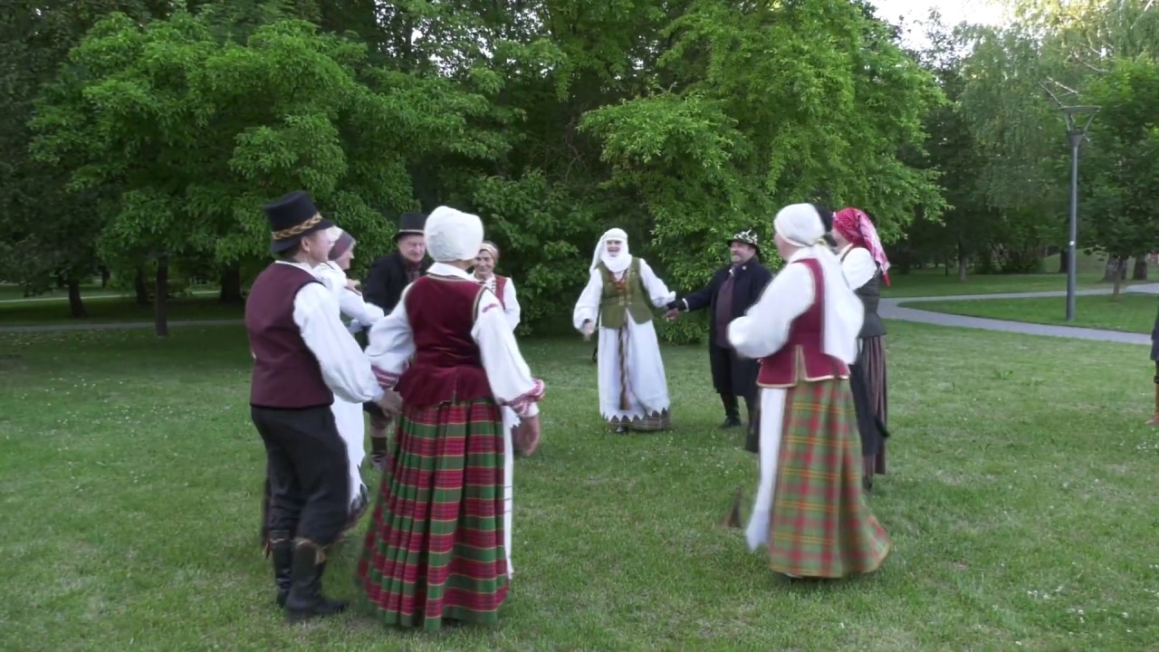 Joni&scaron;kio kultūros centro folkloro ansamblis &bdquo;Kupars&ldquo; &ndash; Trejinis