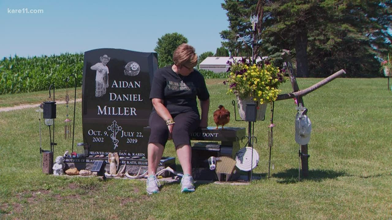 Mystery chicken takes up residence at teen's grave (2020)