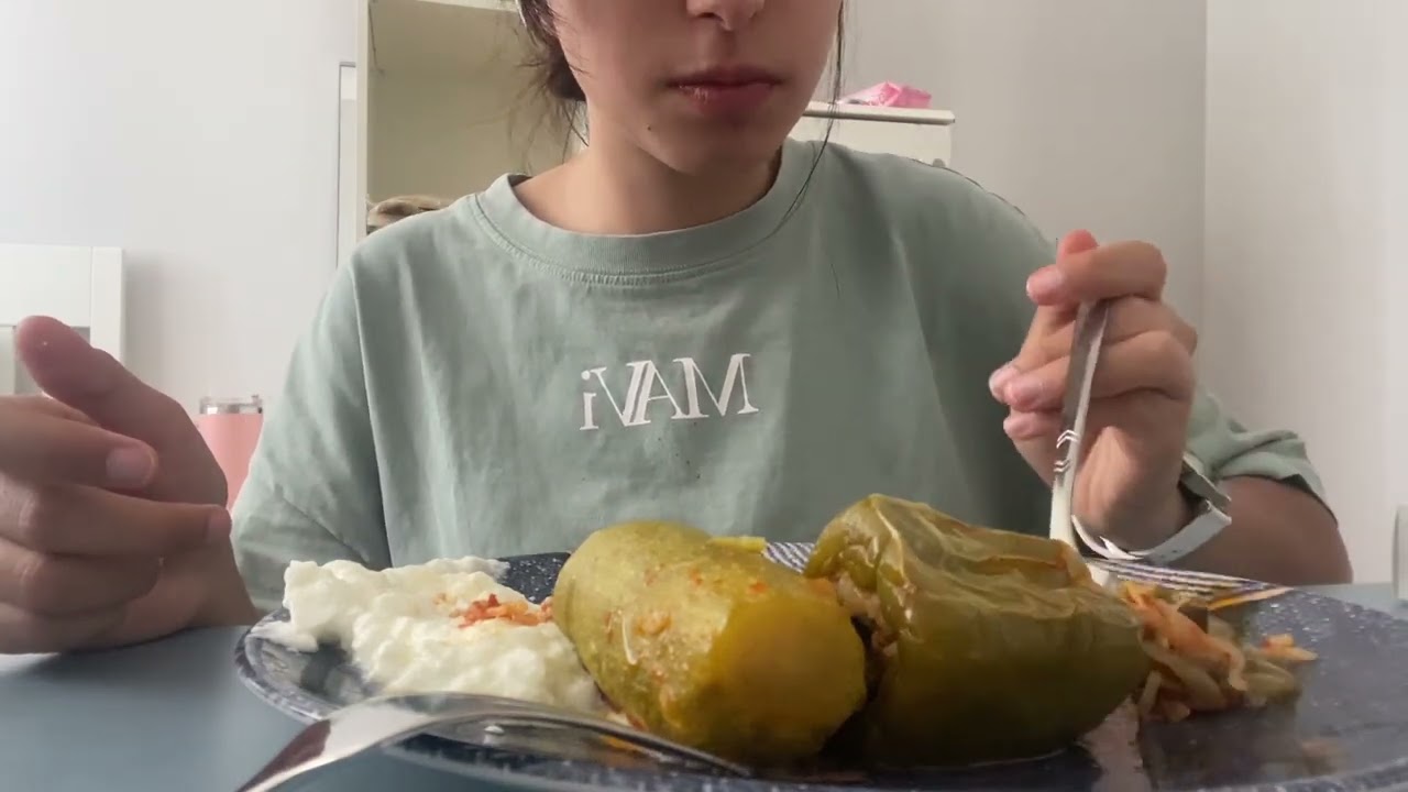 Dolma Yiyorum | Eating Dolma ASMR 🎧 | 100 Subscribers / Abone Special 🎉