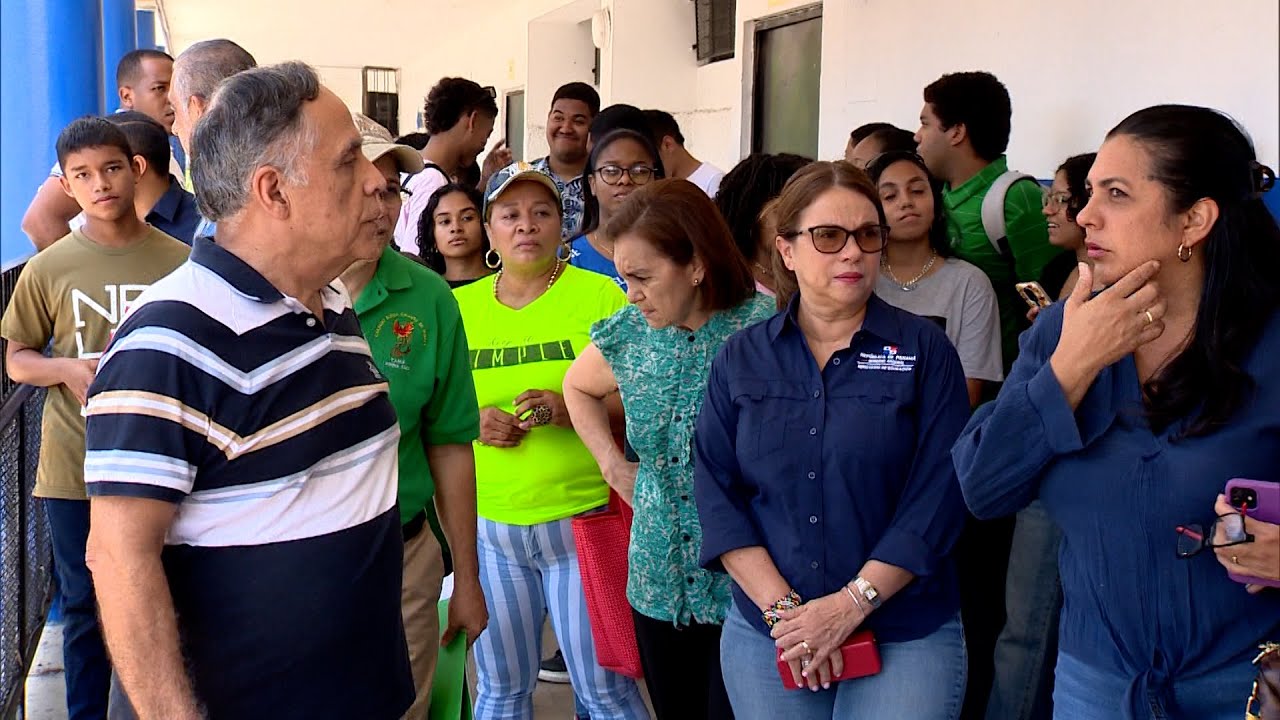 Inspeccionan Colegio Elena Chávez de Pinate tras desprendimiento de losa