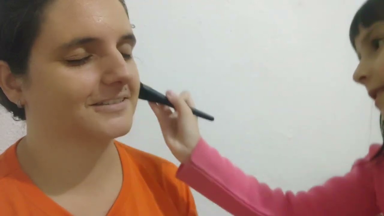 ASMR aplicado. Minha sobrinha fazendo maquiagem em mim