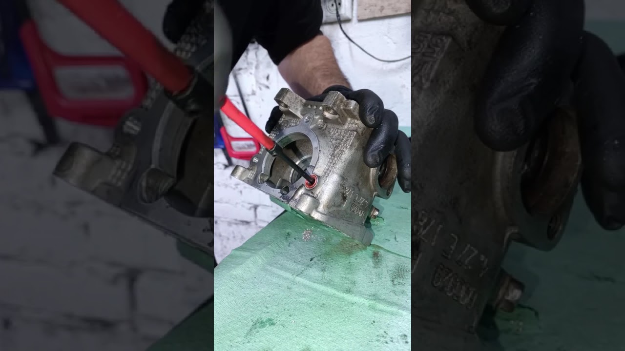 Ремонт резьб на головке, крепления помпы #motorcycle #gear 