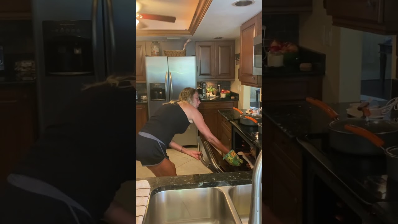 caught wife dancing while cooking Wife making yummy dancing dinner
