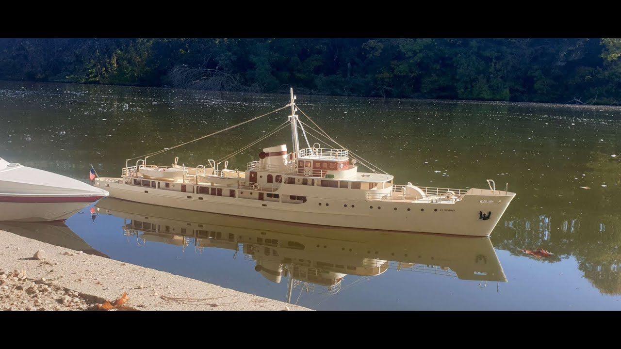 Yacht Sphinx sur le lac des Minimes