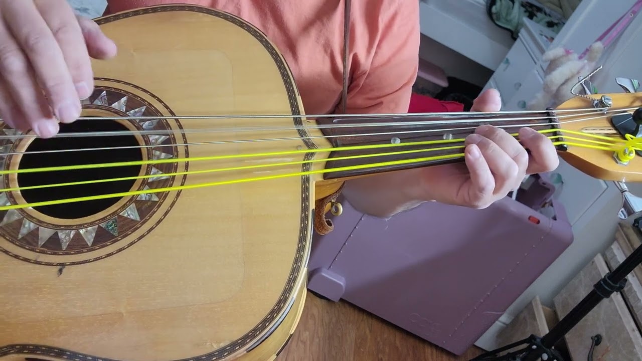TUTORIAL DE ➡️ GUITARRON. ➡️ CRUZ DE OLVIDO.  VERSIÓN. MARIACHI  ARRIBA  JUAREZ.