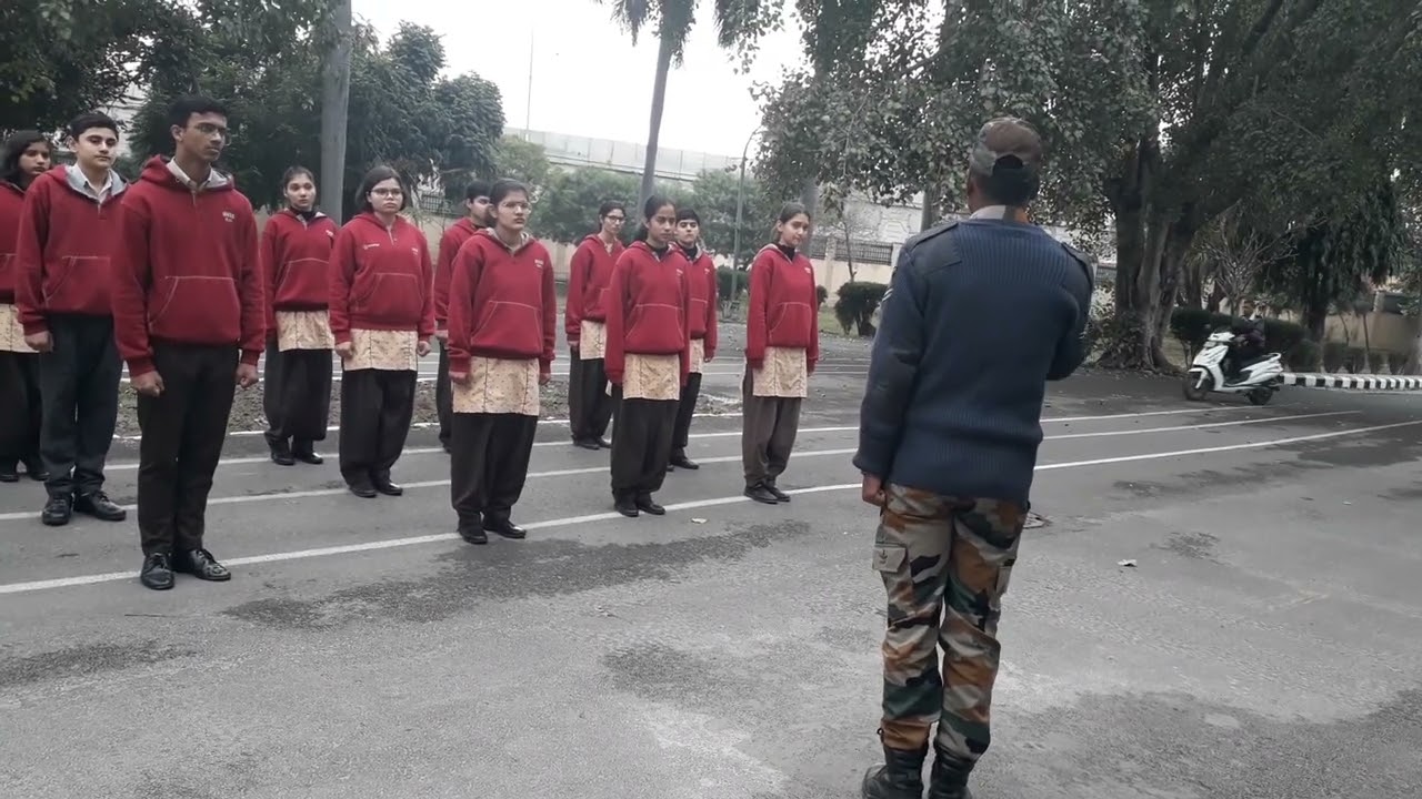 परेड के बाद लाइन तोड़/विसर्जन कैसे करना चाहिए