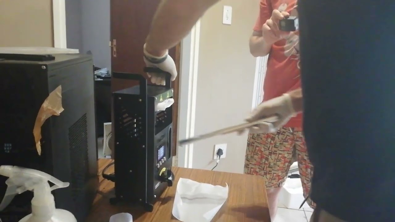 Hemp Nation and Dboy pressing rosin from bubble hash - solvent-less hash extraction for dabbing.