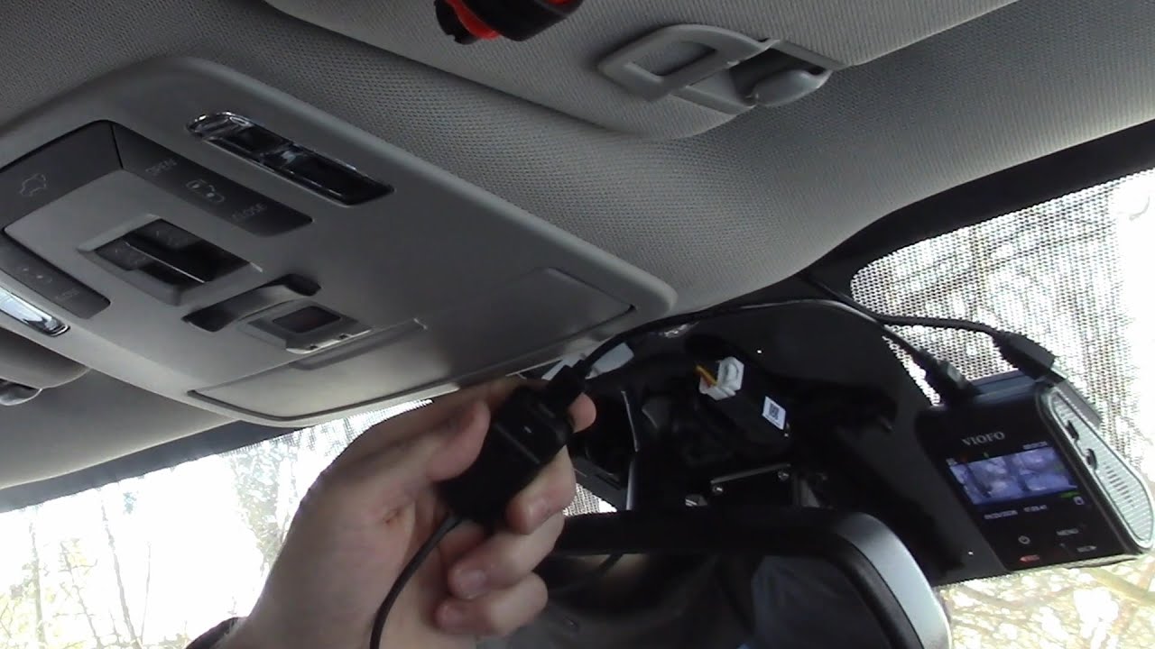 Подключение видеорегистратора к Toyota Sienna XLE 2025 года с помощью проводного соединения, вклю...