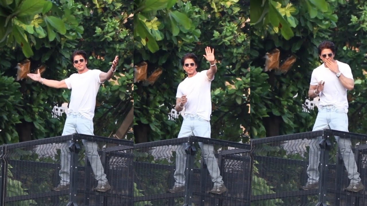 Sharukh Khan 57th Birthday | Sharukh Khan Wishing his Fans Outside Home Mannat | Sanchari Media