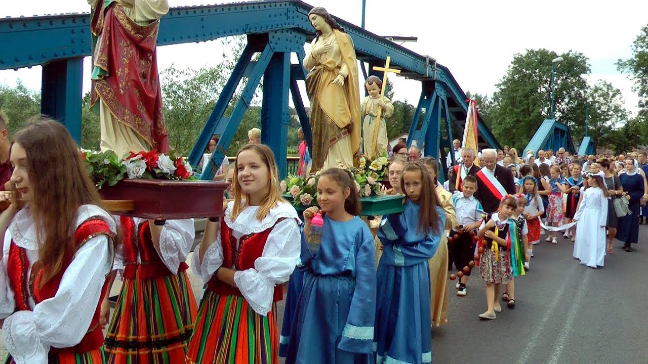 Boże  Ciało - Tuchów  2019 r. -  cz. 2  -  procesja  przez  ulice  miasta.