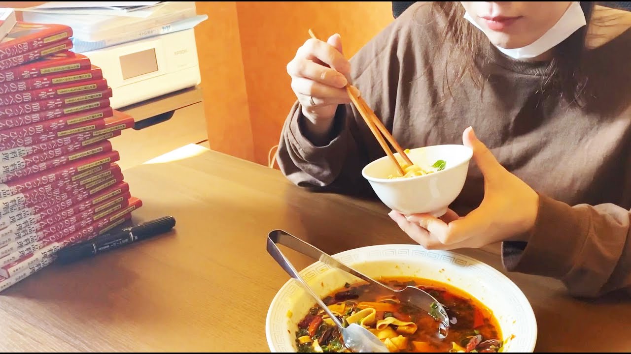 マネユカの朝ごはん【干豆腐の四川唐辛子煮込熱油かけ】水煮豆腐干　Sichuan Boiled  Dried tofu in Fiery Sauce.