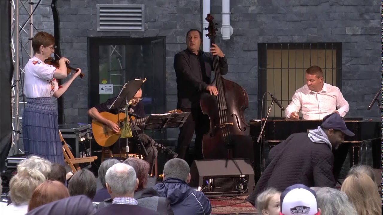 Minor swing - hudobný piknik Atrium pod vežou Trenčín