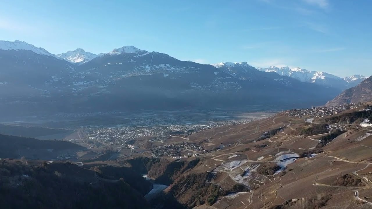 H&auml;ngebr&uuml;cken zwischen Sanetsch und Sion im Wallis - Drone Teaser