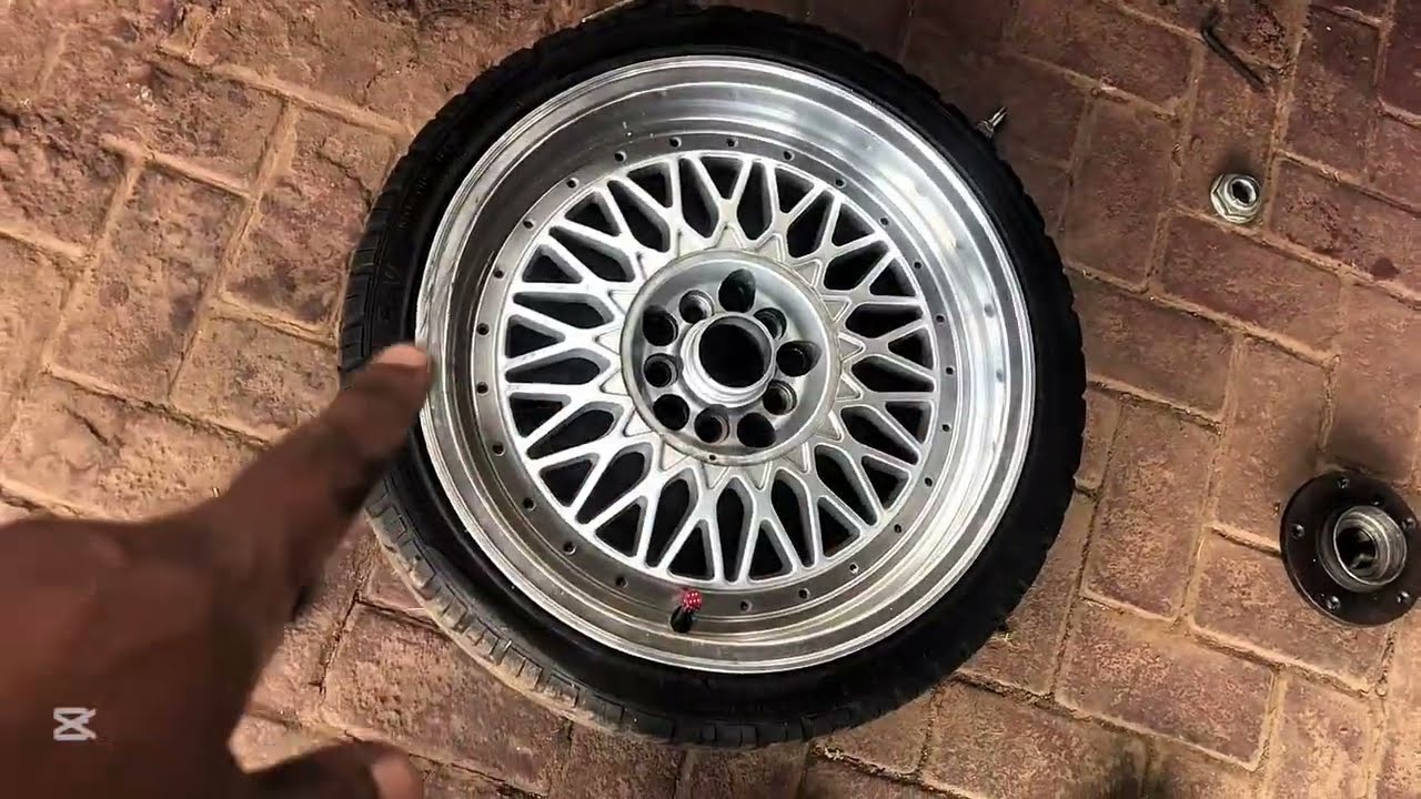 Replacing front hub/ Helping the old man with his BMW e12 535