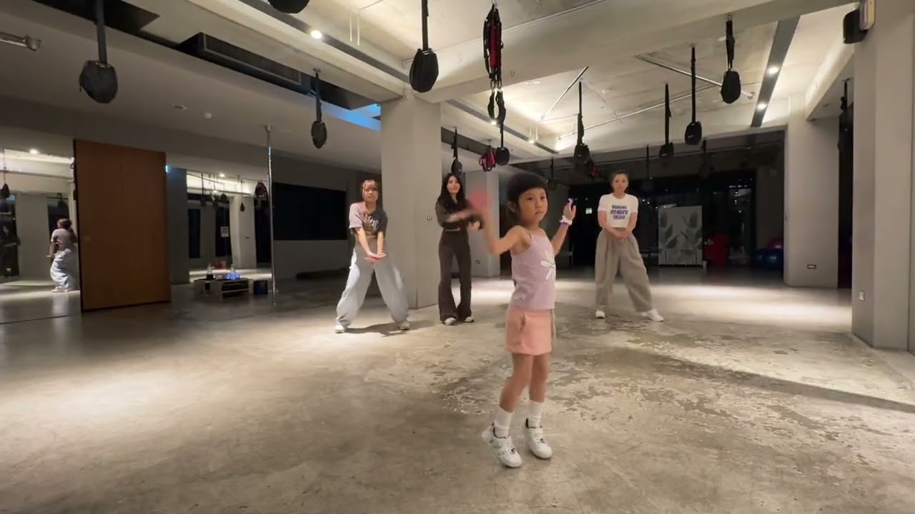 31 K-POP AOA / Miniskirt  