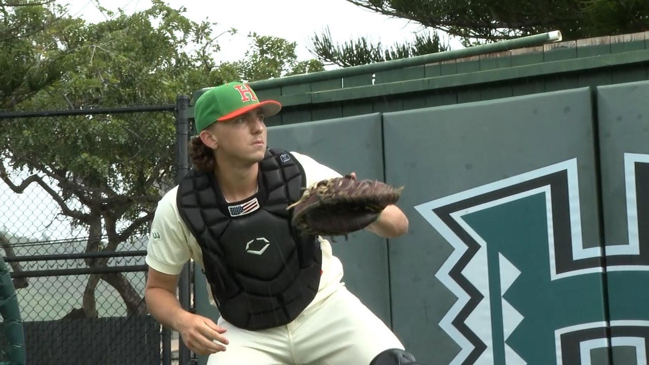 Catcher Jake Redding off to solid start with Hawaii baseball