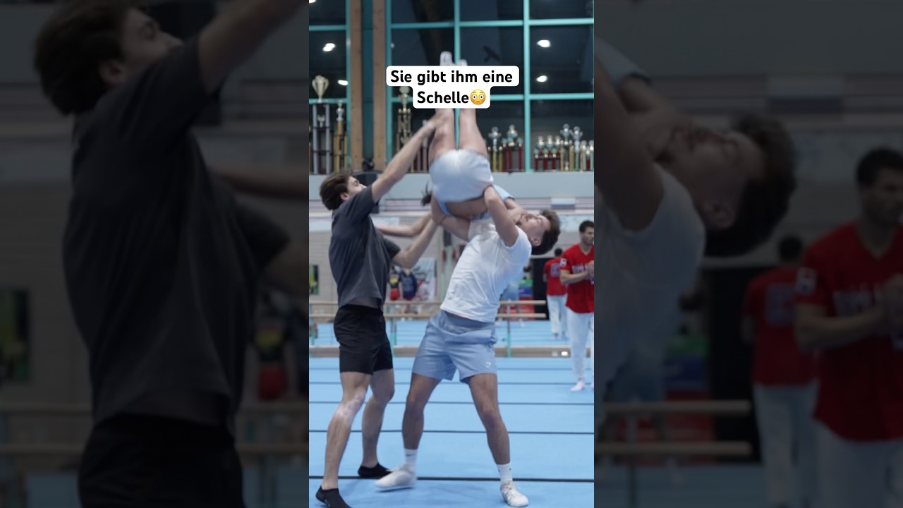 Она ударила своего парня по лицу 😳