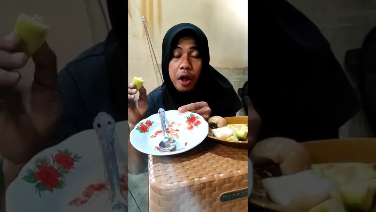 Lihat reaksi emak Denok merem melek di buatnya #rujakbuahsegar #rujakkedondong #rujaktimun