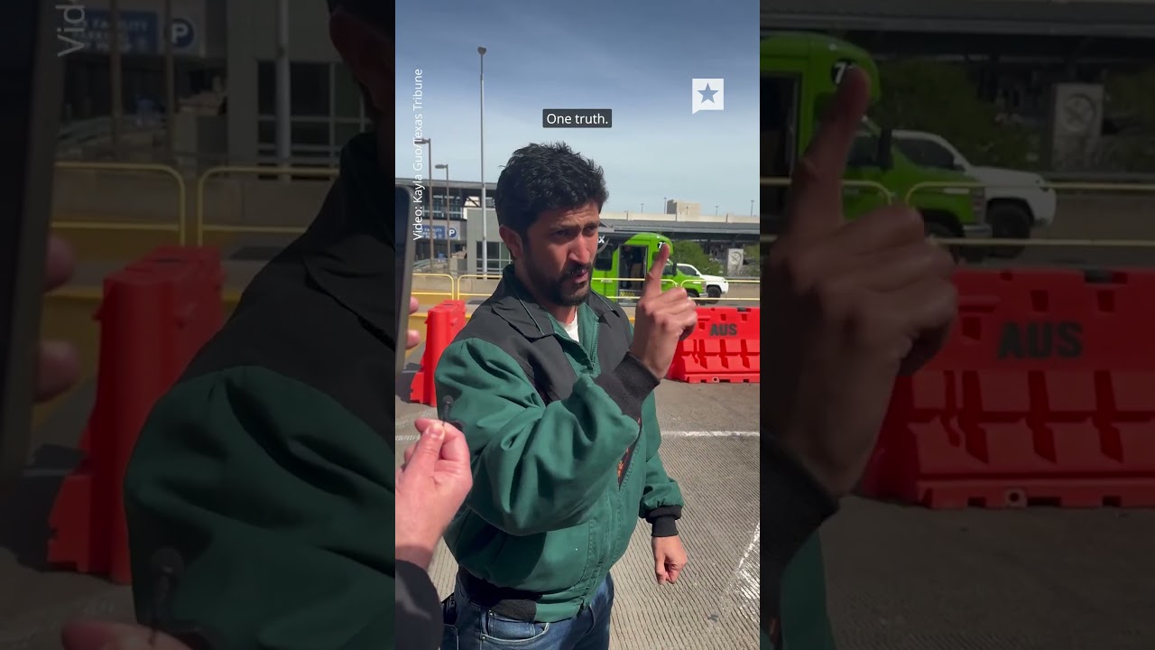 El representante Greg Casar interrumpe la comparecencia ante los medios del senador John Cornyn e...
