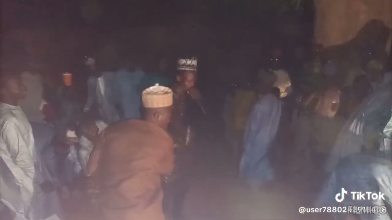 Atiku Hitajaya Salah ft rahila Wakar barka da sallah (125k)