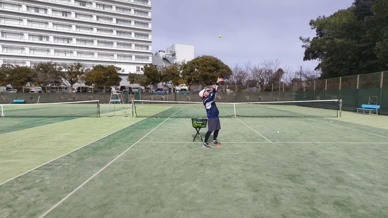 サーブ練習：打点に視線（顔）を残す練習 #tennis #skills #service #テニス #八尋テニススクール #KeepEyesOnContactPoint