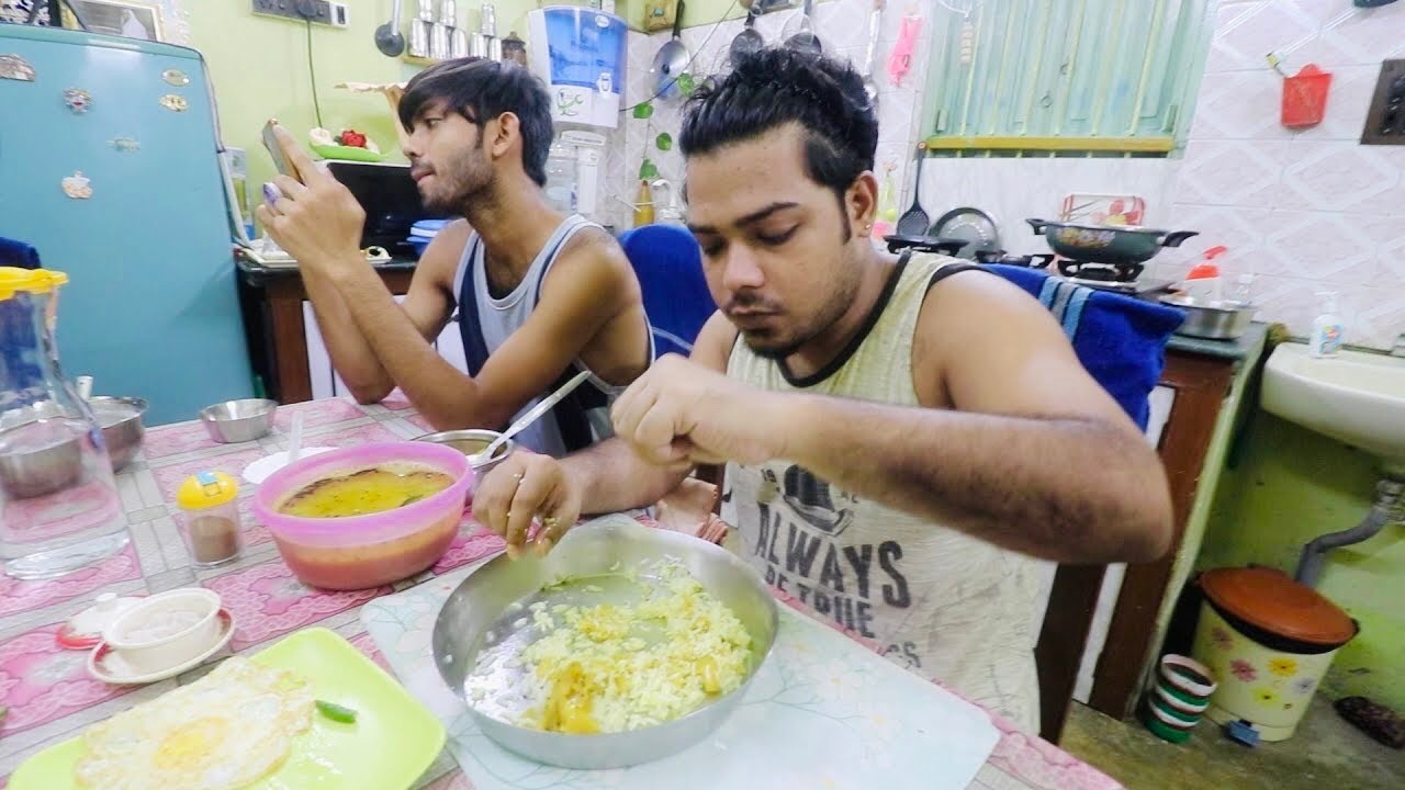 দুপুর বেলায় কেবল আমি টক ডাল, ভাত, অমলেট খাই || DAILY LIFE VLOG #1