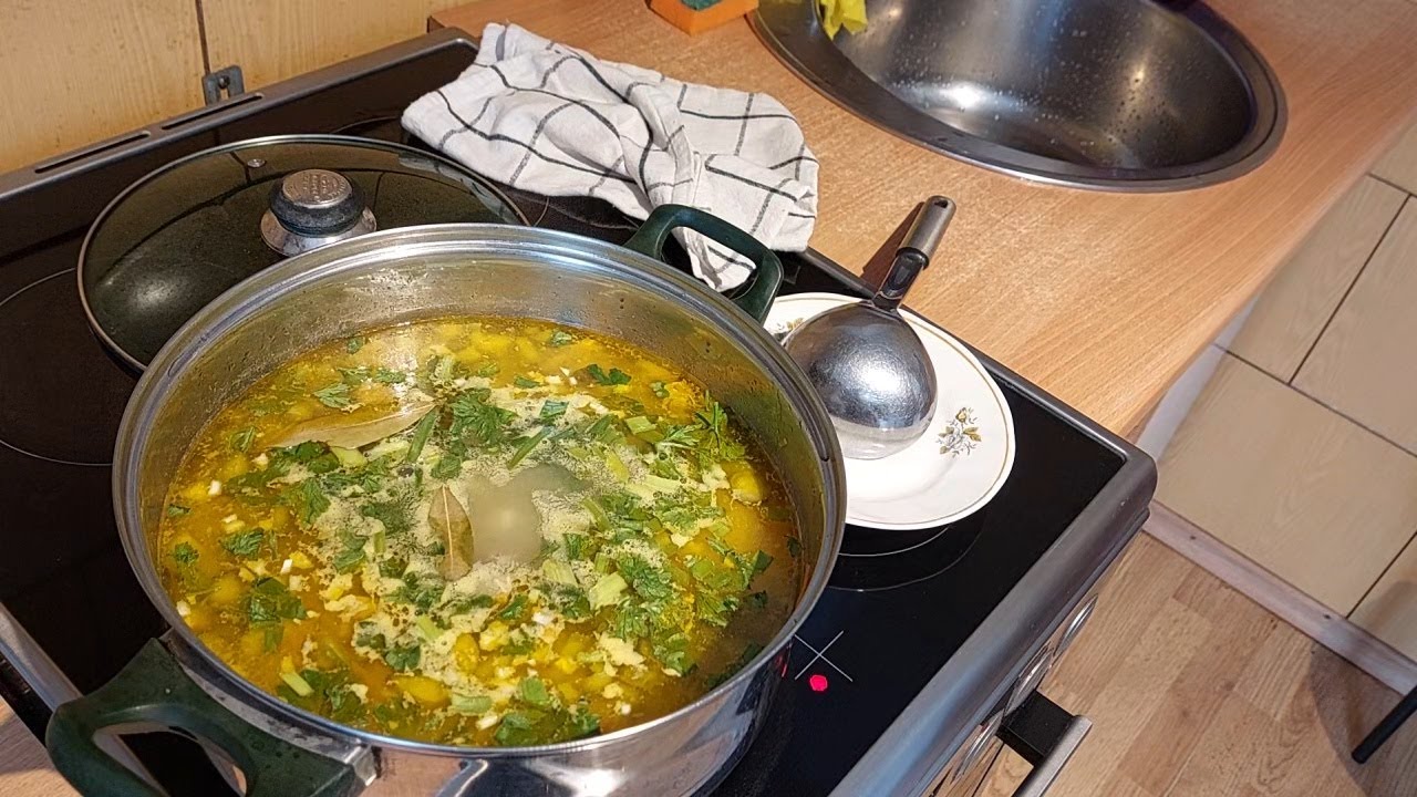 Gurķu zupa (Rasoļņiks). Recepte. Soli pa solim.