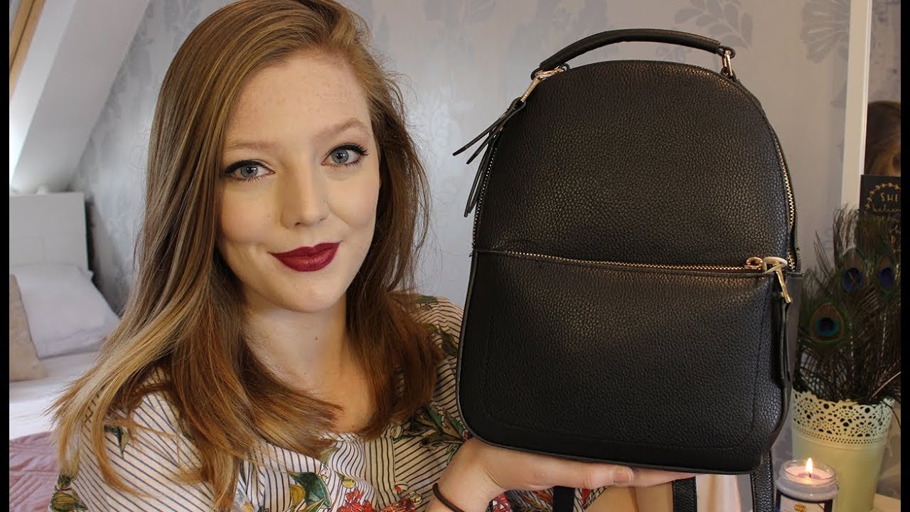 WHAT'S IN MY BAG 2017 | The Book Belle