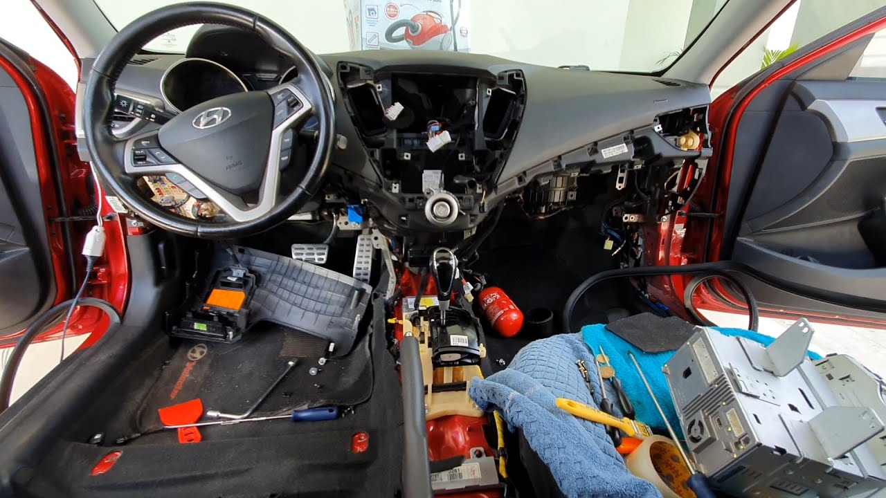 Como remover o console central e a parte inferior do painel do Veloster