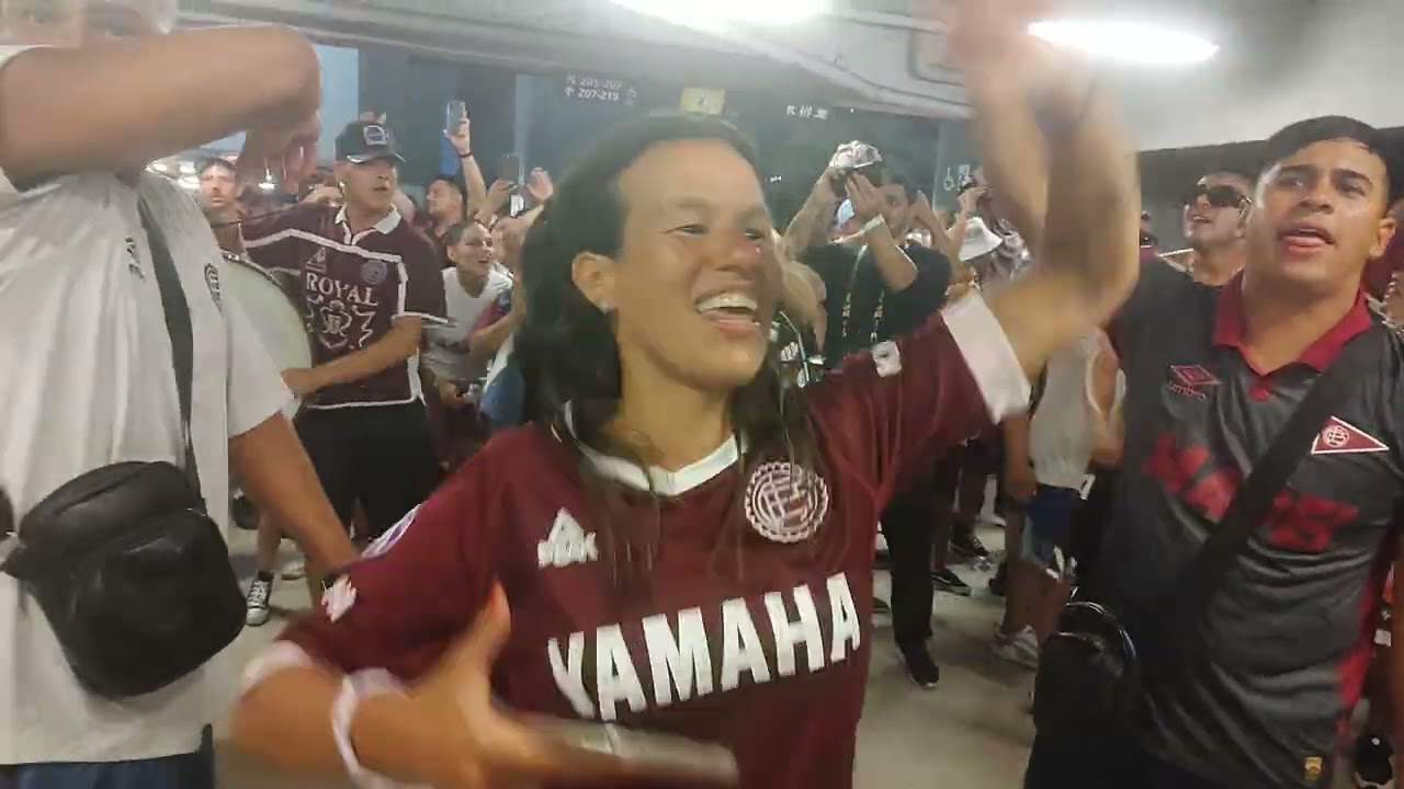 Fiesta de los hinchas de Lanús en el Maracaná en la previa del partido ante Flamengo 