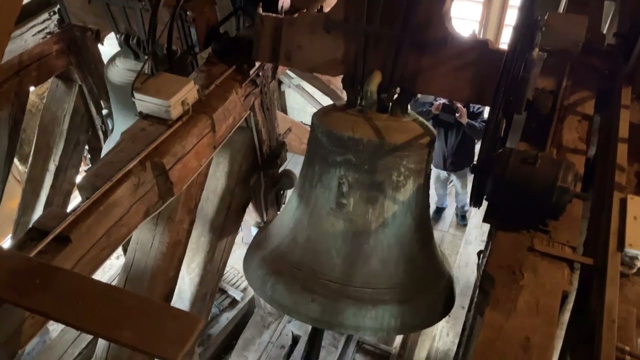 Saint-Ursanne, Grosse Glocke und Vollgeläute der Stiftskirche