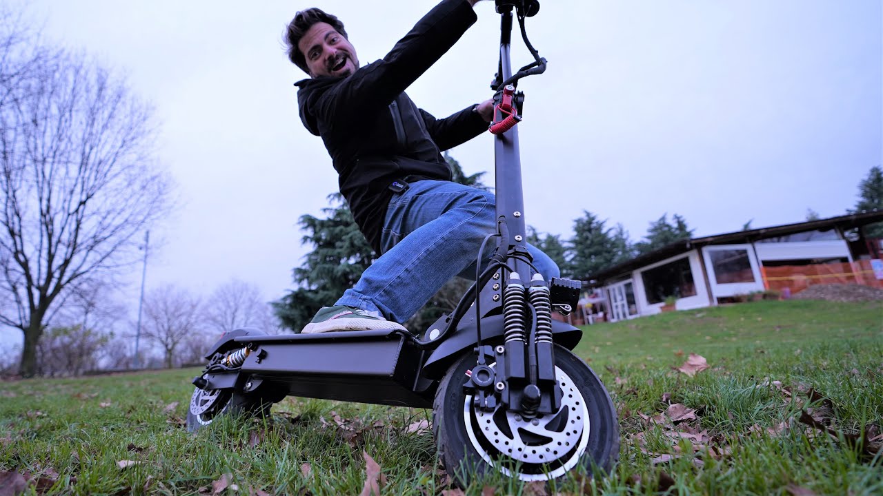 Questo MONOPATTINO da 2000W raggiunge davvero 70KM/h! Si chiama JANOBIKE