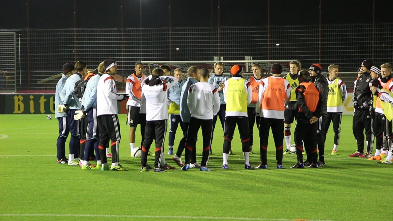 FC Bayern: Die Nationalmannschaft zu Gast an der S&auml;bener Stra&szlig;e (12.11.2013)