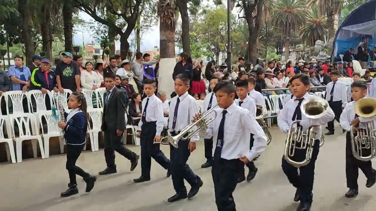 Desfile Cívico QUILLACOLLO 23 de Marzo.   presentación De la Unidad Educativa 