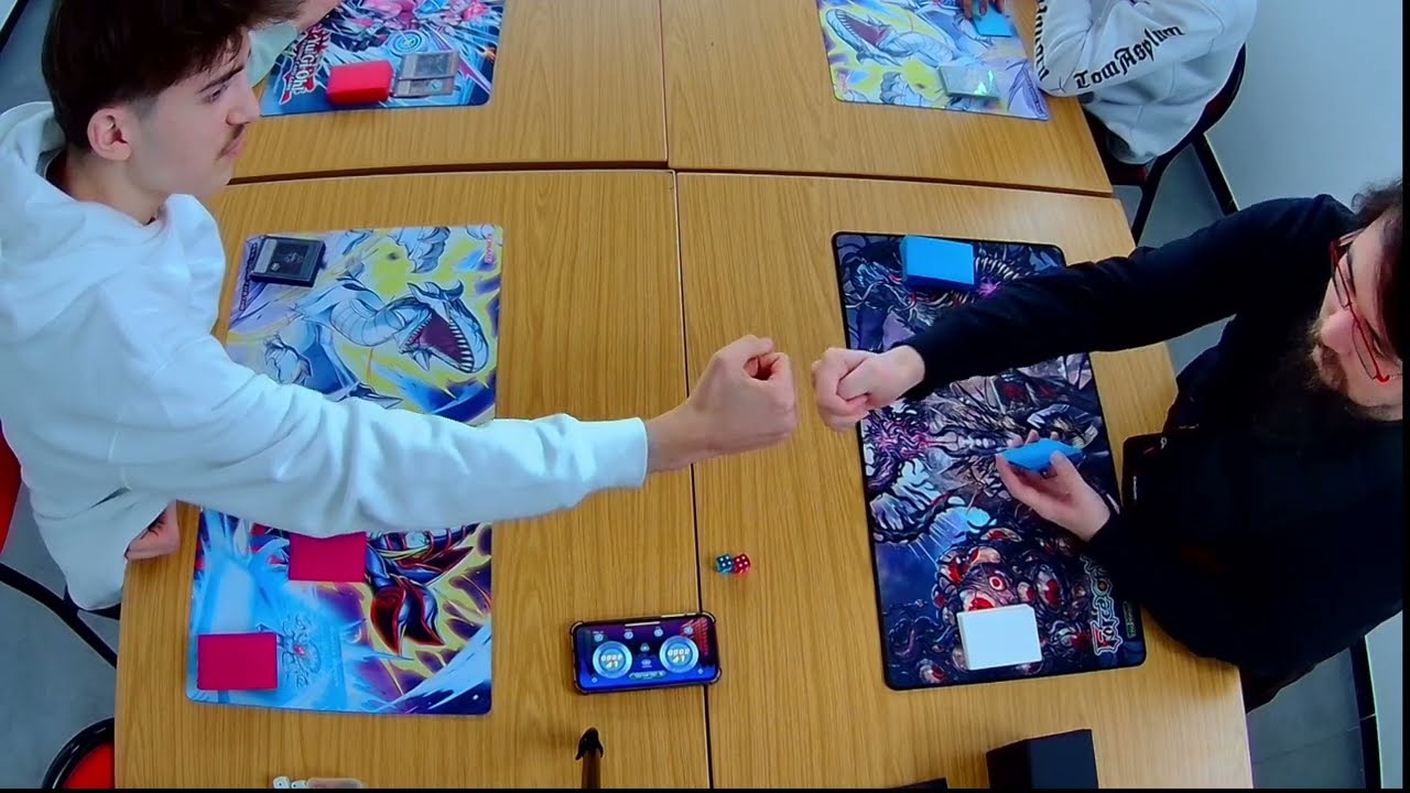Maliss Vs Blue Eyes ! ( Un mec change de deck en plein Tournoi ?!)